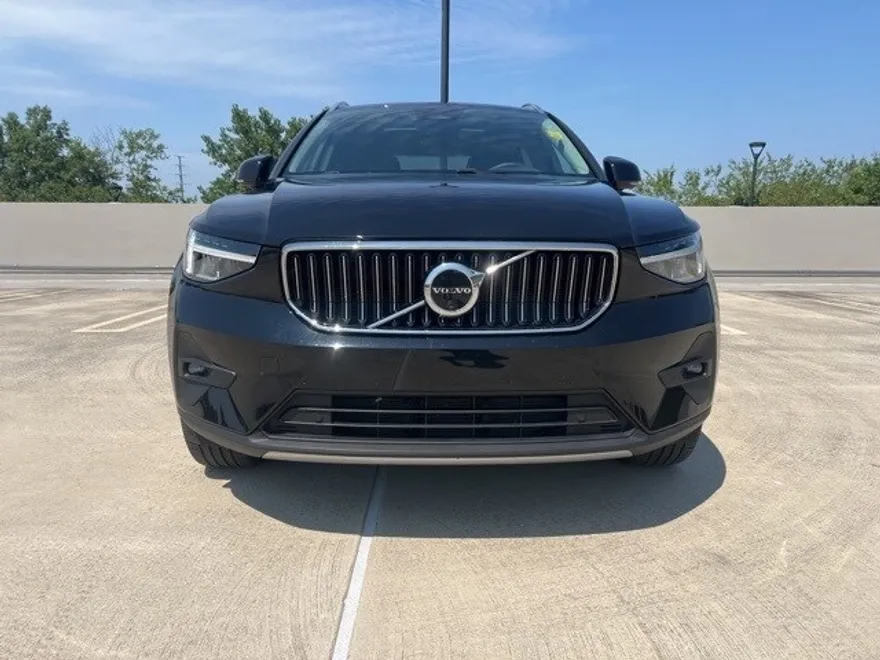 2025 Volvo XC40 Plus photo 1