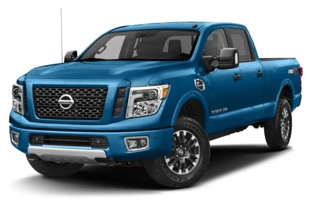 2017 Nissan Titan PRO-4X Crew Cab photo 1
