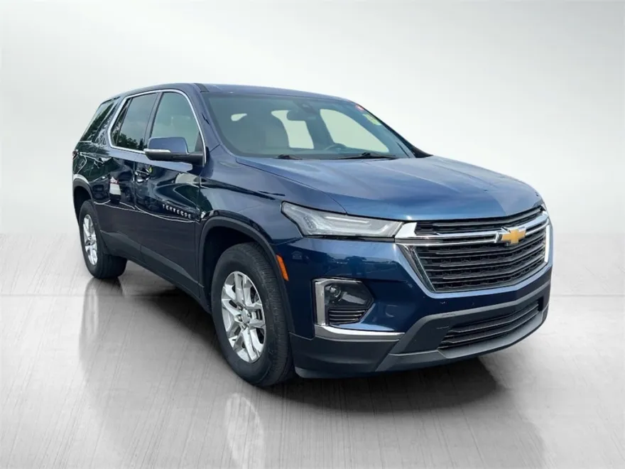 2022 Chevrolet Traverse LS photo 1