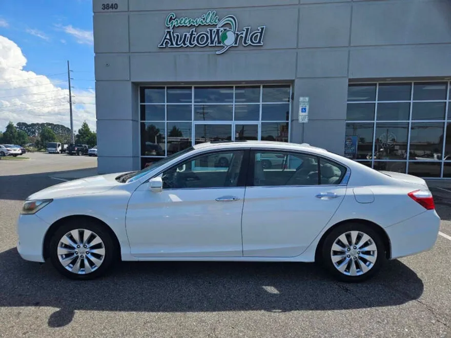 2013 Honda Accord Touring photo 1