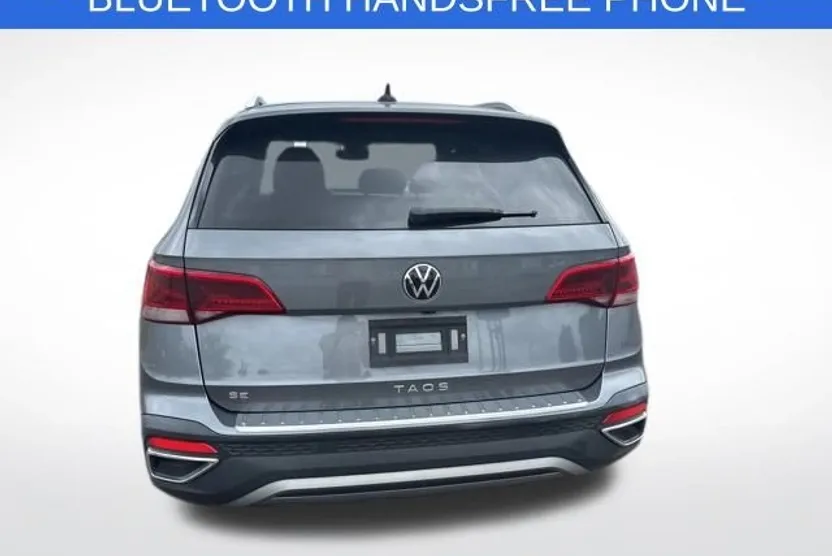 2022 Volkswagen Taos SE photo 1