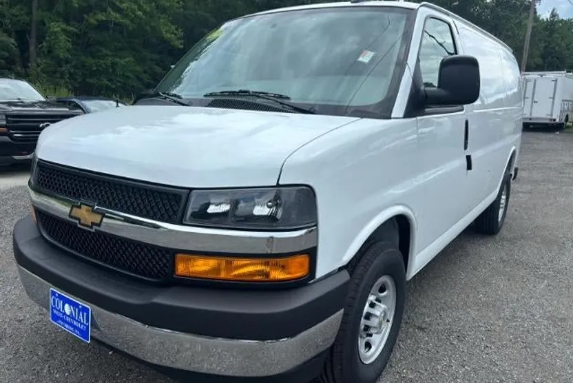 2025 Chevrolet Express Cargo 2500 Base photo 1