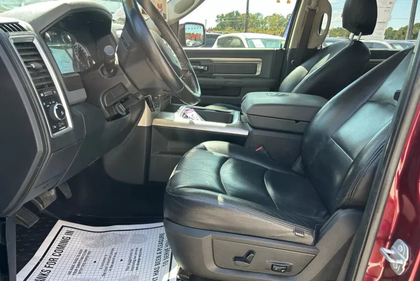 2017 Ram 1500 SLT photo 1