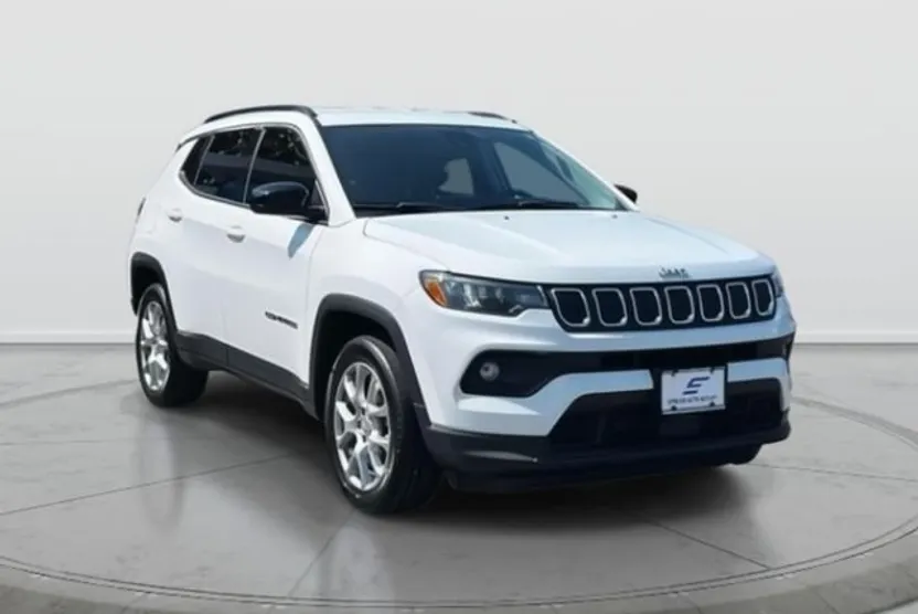 2022 Jeep Compass Latitude Lux photo 1