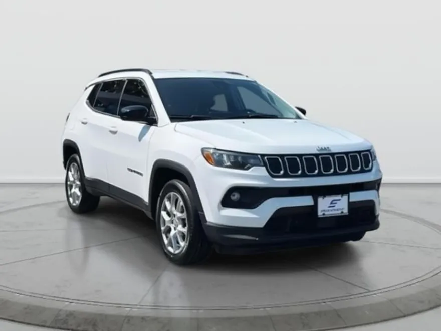 2022 Jeep Compass Latitude Lux photo 1