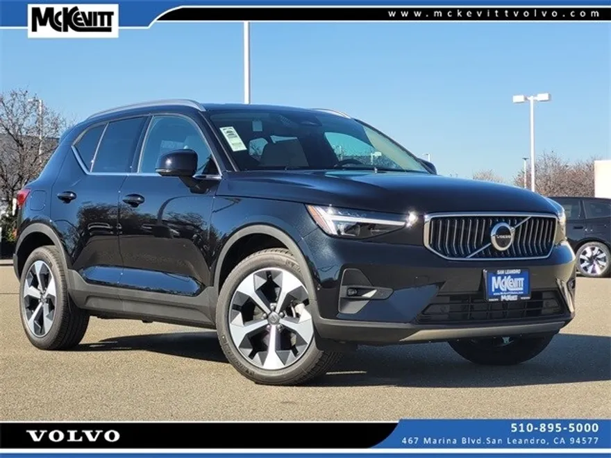 2025 Volvo XC40 Plus photo 1