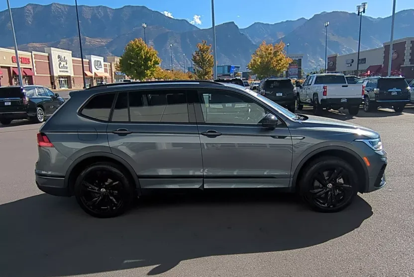 2024 Volkswagen Tiguan SE R-Line Black photo 1