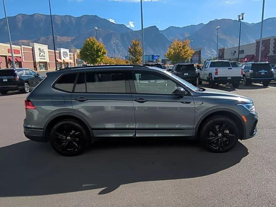 2024 Volkswagen Tiguan SE R-Line Black photo 1