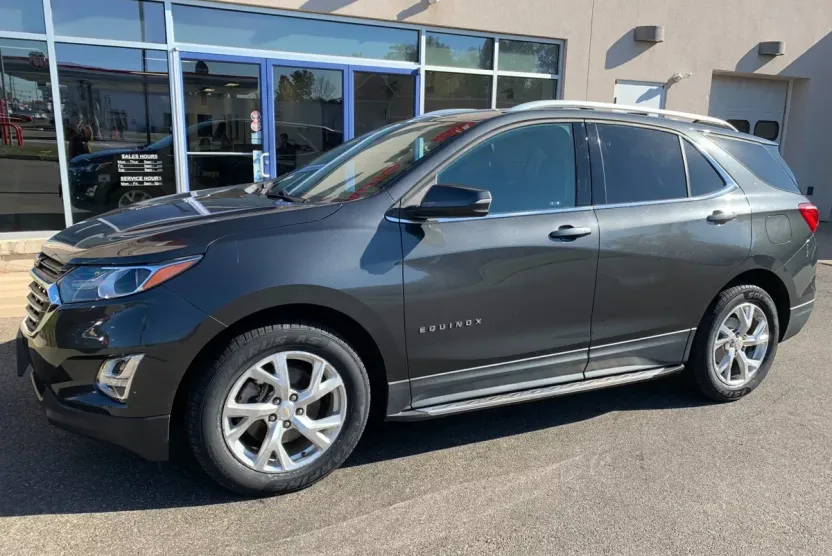2019 Chevrolet Equinox LT photo 1