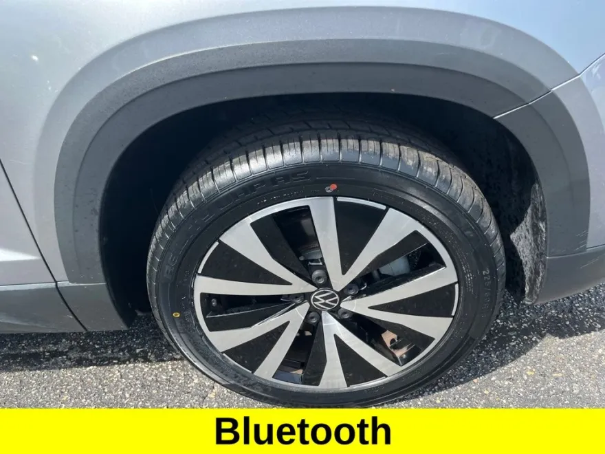 2022 Volkswagen Taos SE photo 1