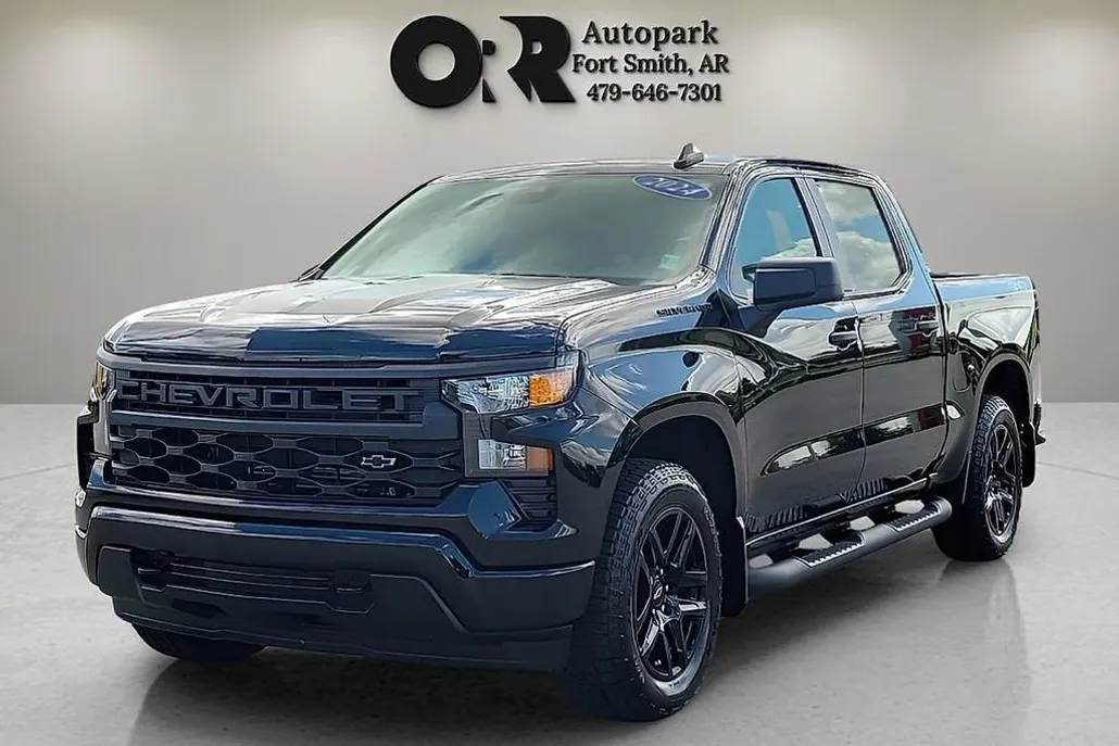 2024 Chevrolet Silverado 1500 Custom photo 1