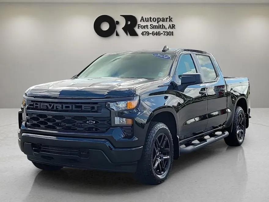 2024 Chevrolet Silverado 1500 Custom photo 1