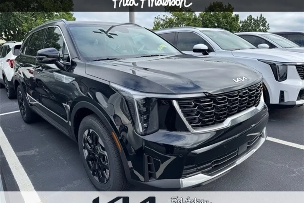 2025 Kia Sorento S photo 1