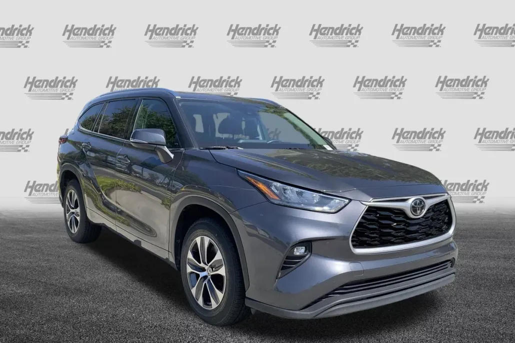 2020 Toyota Highlander XLE photo 1