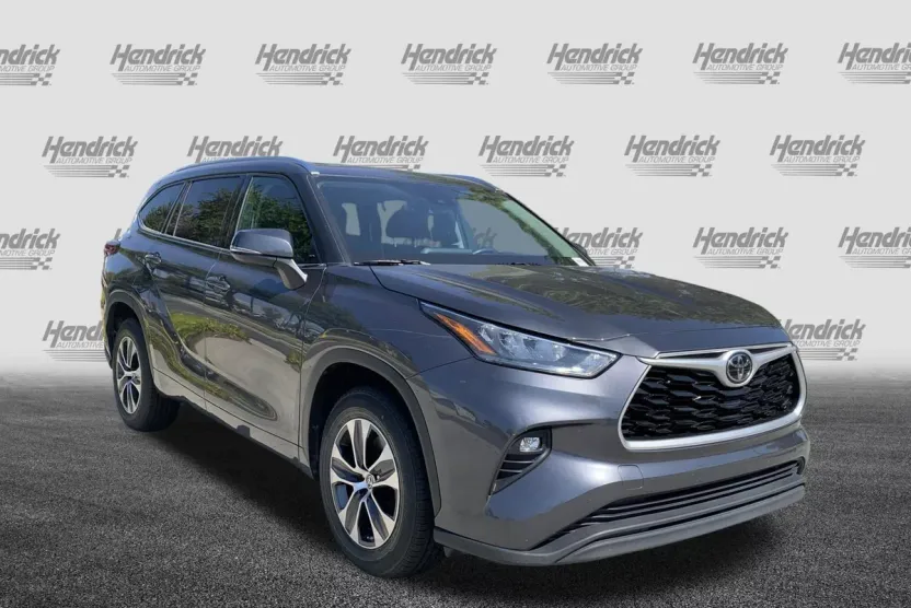 2020 Toyota Highlander XLE photo 1