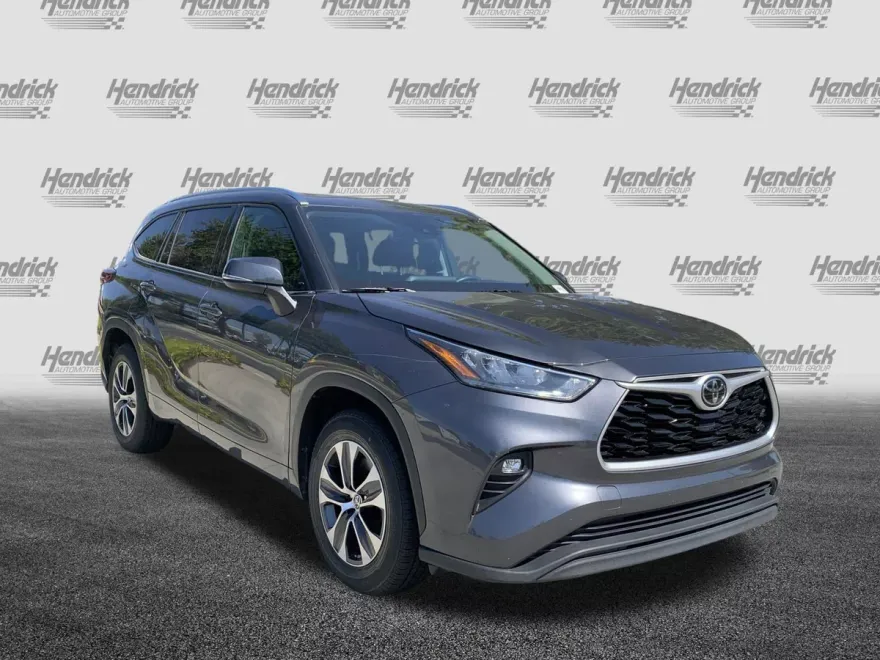 2020 Toyota Highlander XLE photo 1