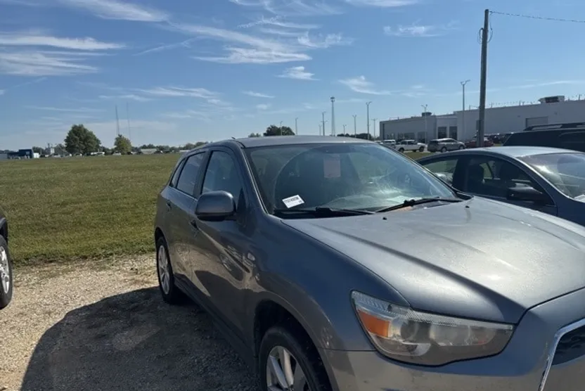 2013 Mitsubishi Outlander Sport SE photo 1