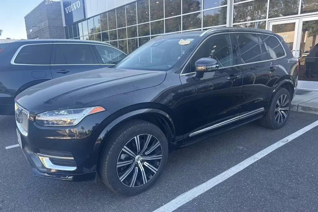 2025 Volvo XC90 Plus photo 1