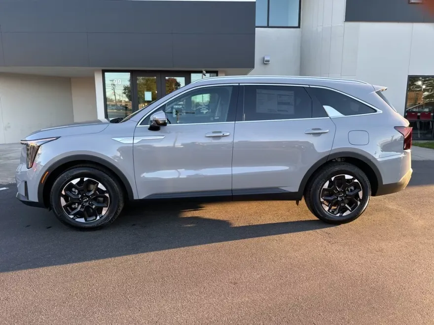 2026 Kia Sorento S photo 1