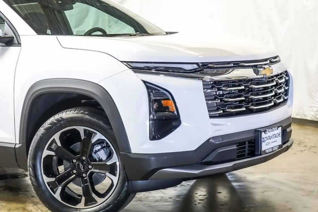 2026 Chevrolet Equinox LT photo 1