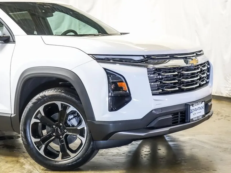2026 Chevrolet Equinox LT photo 1