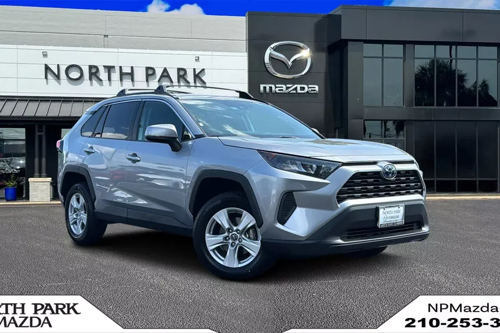 2020 Toyota RAV4 Hybrid LE photo 1