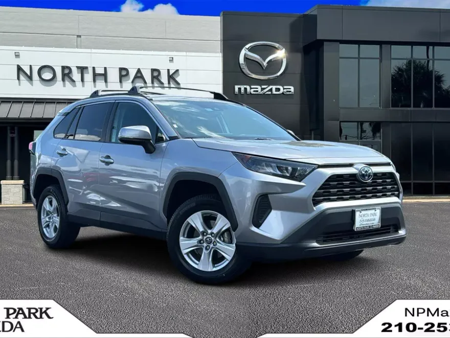 2020 Toyota RAV4 Hybrid LE photo 1