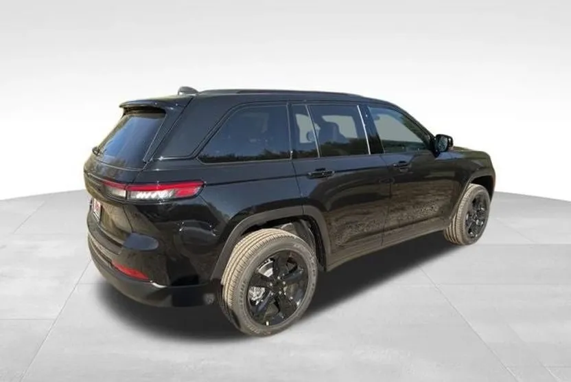 2025 Jeep Grand Cherokee Altitude photo 1