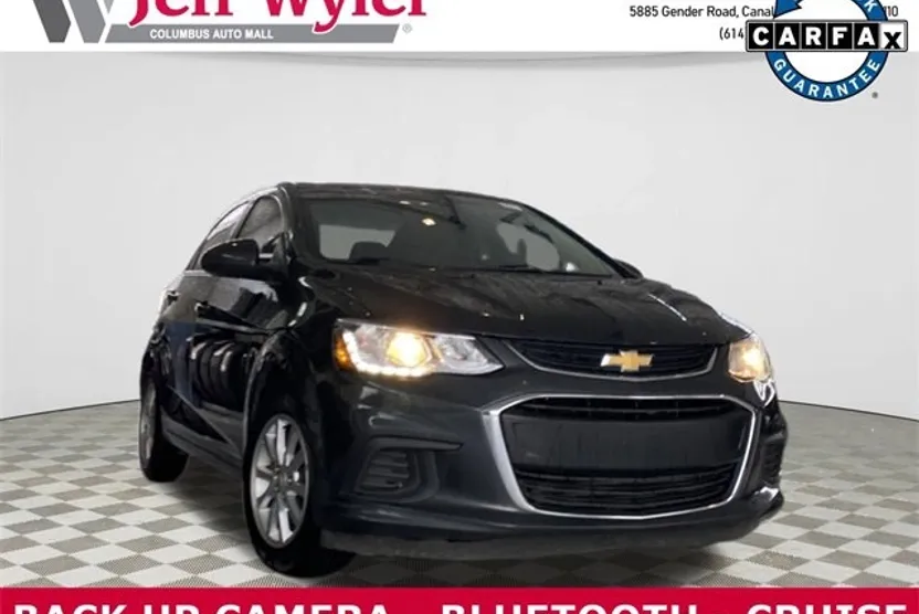 2020 Chevrolet Sonic LT photo 1