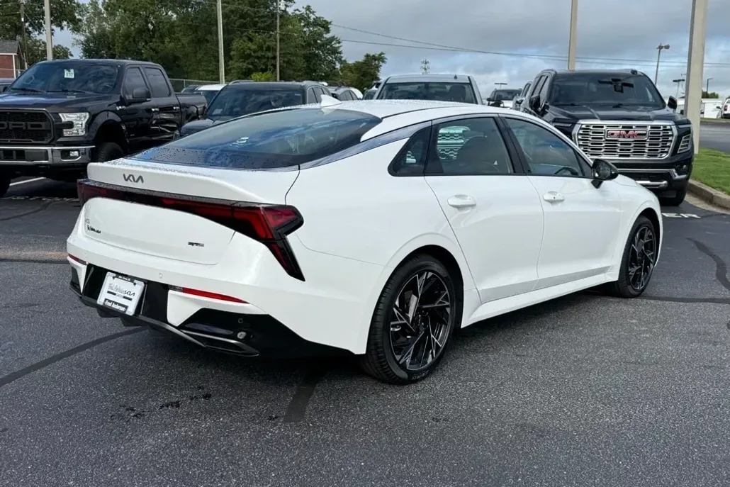 2026 Kia K5 GT-Line photo 1
