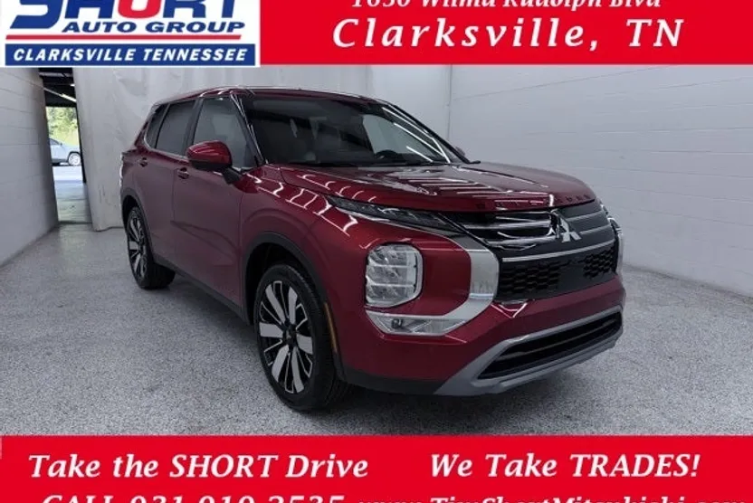 2025 Mitsubishi Outlander SE photo 1