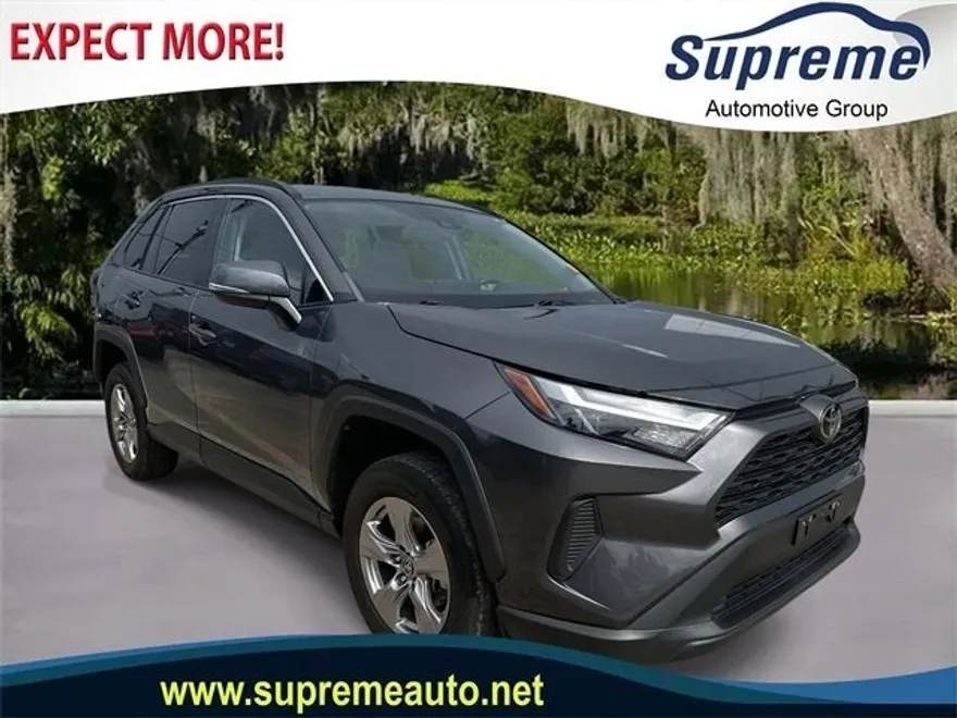 2022 Toyota RAV4 XLE photo 1