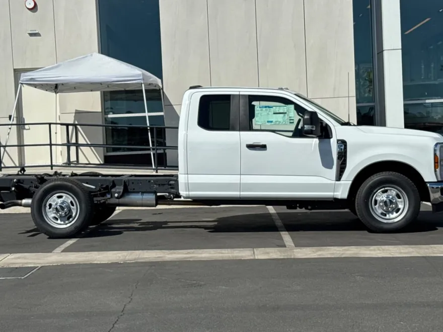 2025 Ford F-350 XL photo 1