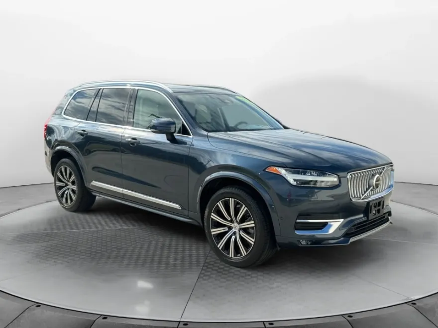 2023 Volvo XC90 Plus photo 1