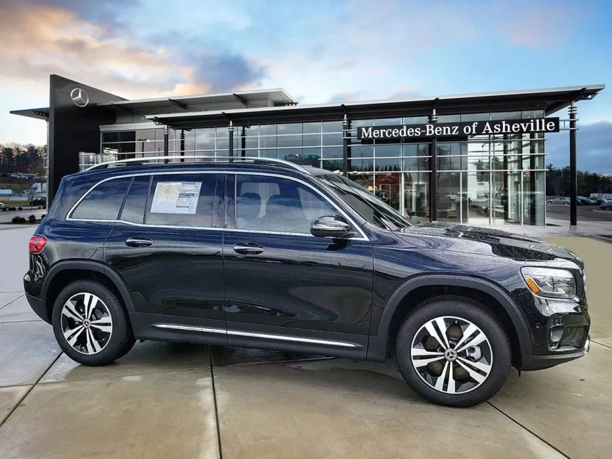 2024 Mercedes Benz GLB 250 4MATIC photo 1