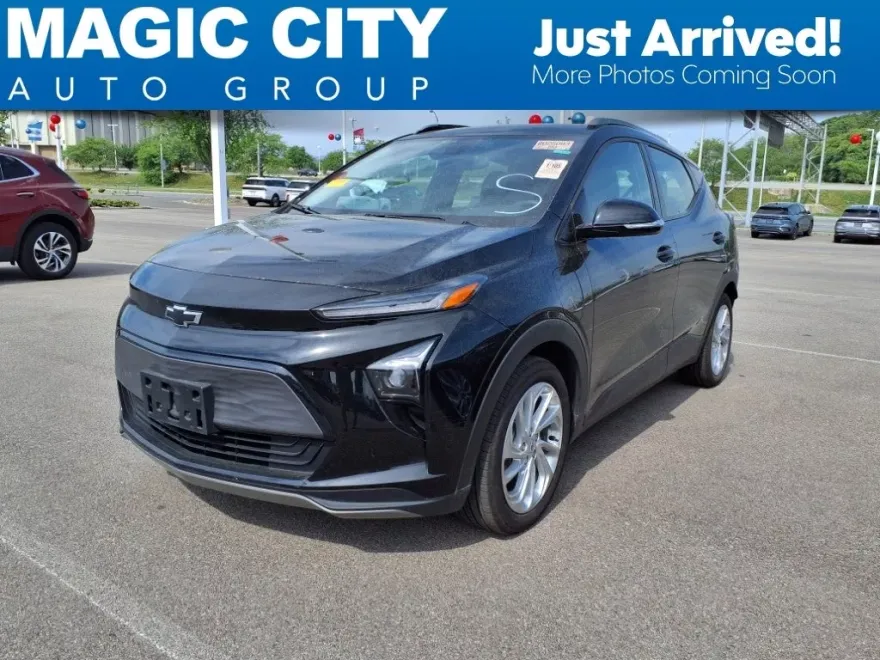 2023 Chevrolet Bolt EUV photo 1