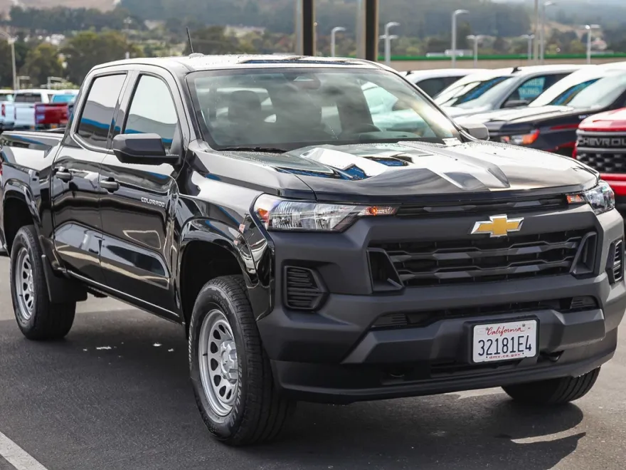 2025 Chevrolet Colorado LT photo 1