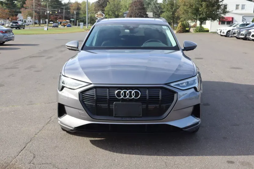 2021 Audi e-tron Premium photo 1