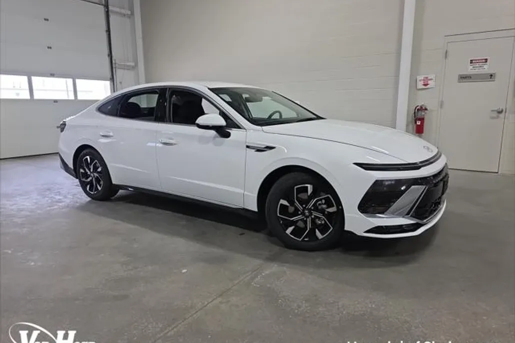 2025 Hyundai Sonata SEL photo 1