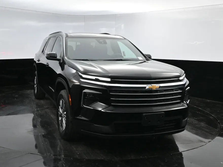 2025 Chevrolet Traverse photo 1