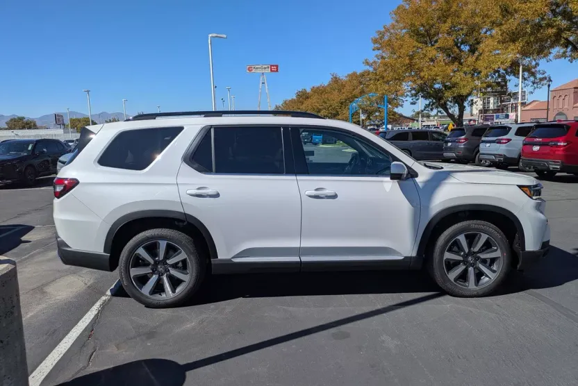 2025 Honda Pilot Touring photo 1