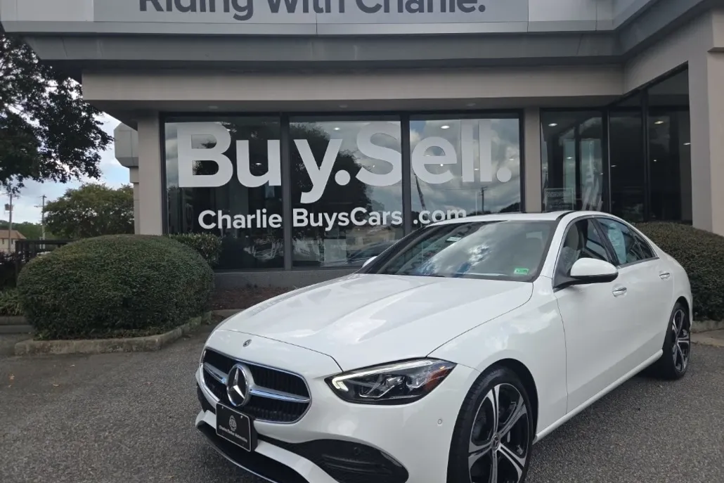 2024 Mercedes Benz C 300 photo 1