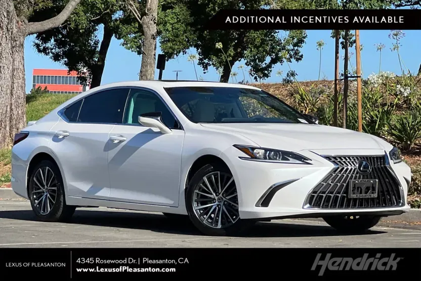 2025 Lexus ES 300h photo 1