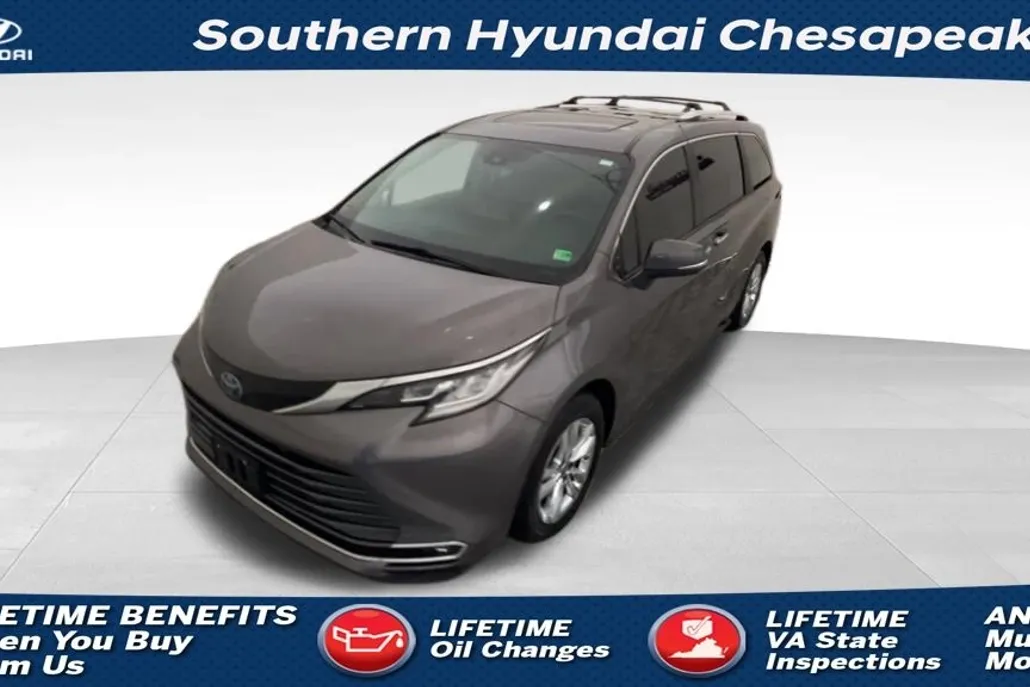 2022 Toyota Sienna Limited photo 1