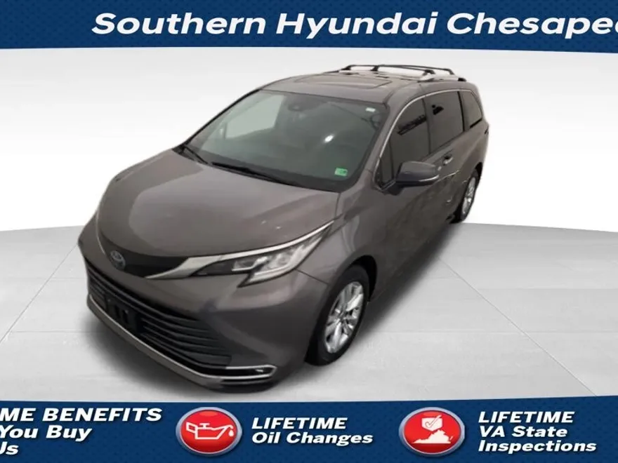 2022 Toyota Sienna Limited photo 1