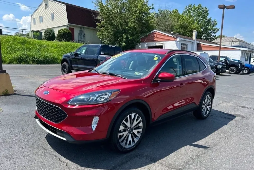 2022 Ford Escape Titanium photo 1