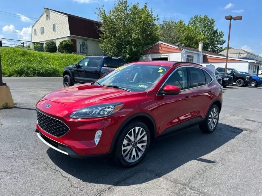 2022 Ford Escape Titanium photo 1