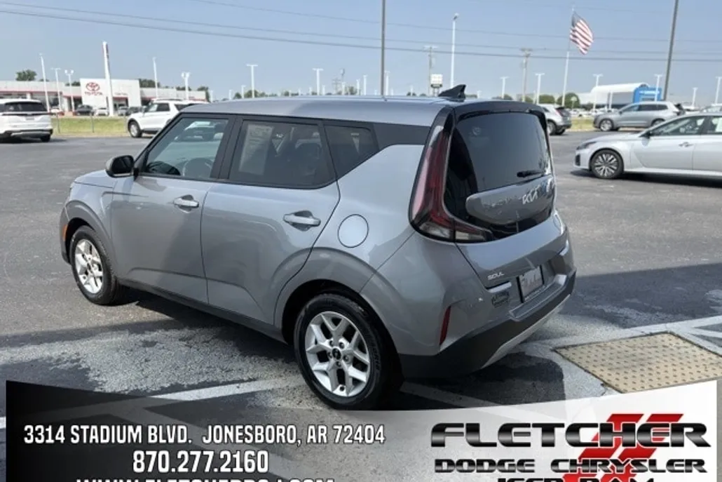 2023 Kia Soul LX photo 1