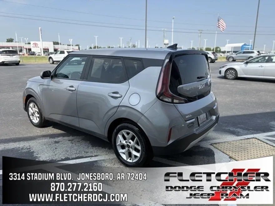 2023 Kia Soul LX photo 1
