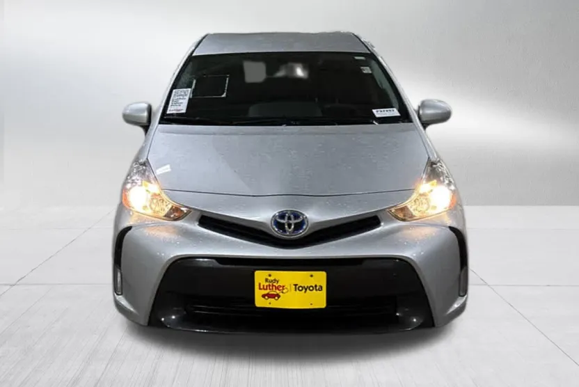 2017 Toyota Prius V Three photo 1